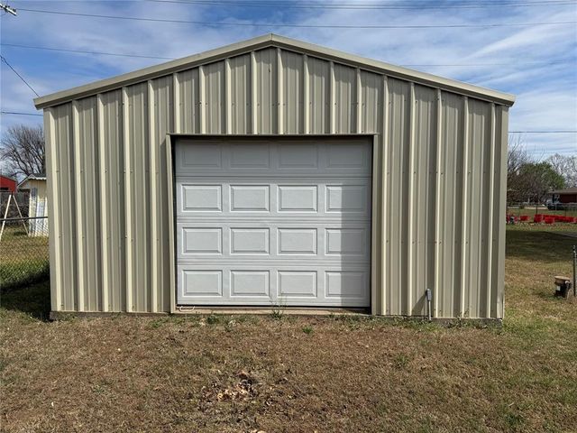 104 SE 2nd Street, Tuttle, OK 73089