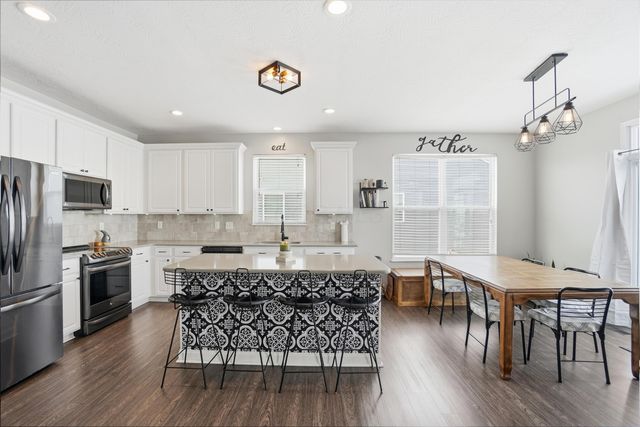 190 Rosewood Loop SW, Commercial Point, OH 43116