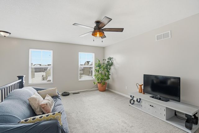 190 Rosewood Loop SW, Commercial Point, OH 43116