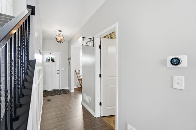 190 Rosewood Loop SW, Commercial Point, OH 43116