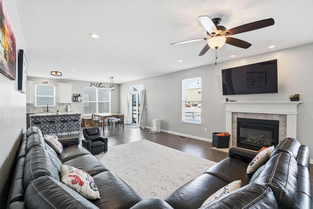 190 Rosewood Loop SW, Commercial Point, OH 43116