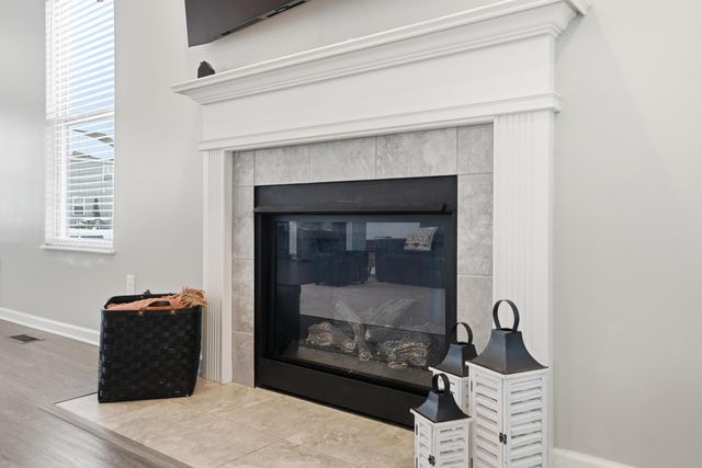 190 Rosewood Loop SW, Commercial Point, OH 43116