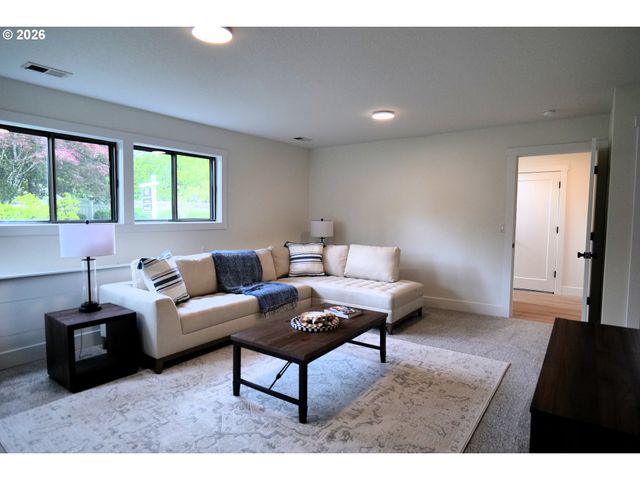 5682 Se BYRON Ct, Milwaukie, OR 97267