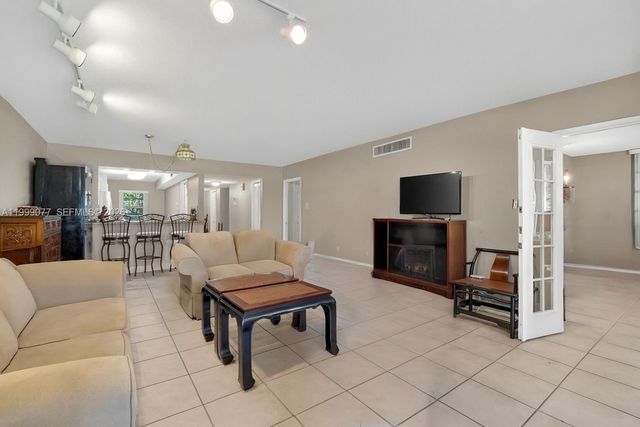 823 Cypress Blvd 104, Pompano Beach, FL 33069