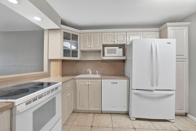 823 Cypress Blvd 104, Pompano Beach, FL 33069