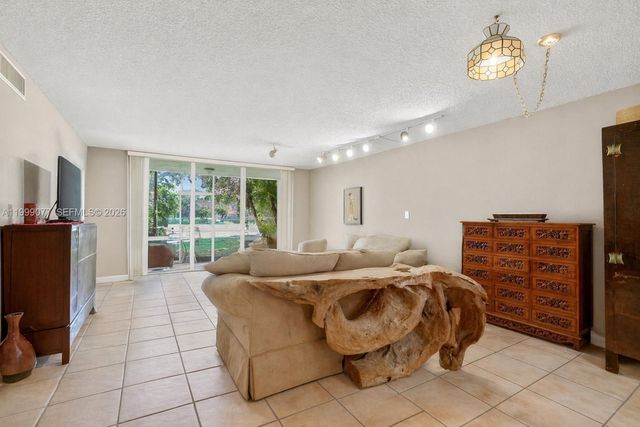 823 Cypress Blvd 104, Pompano Beach, FL 33069