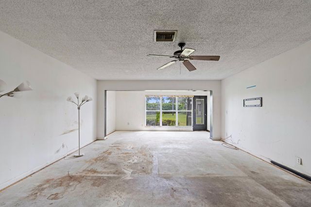 2805 SW 13th Street 37-d, Delray Beach, FL 33445
