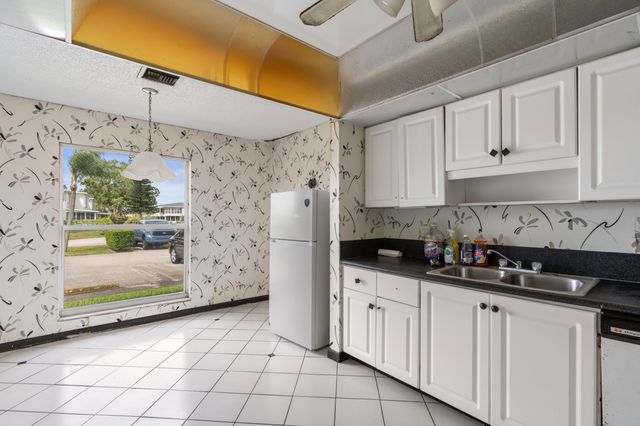 2805 SW 13th Street 37-d, Delray Beach, FL 33445