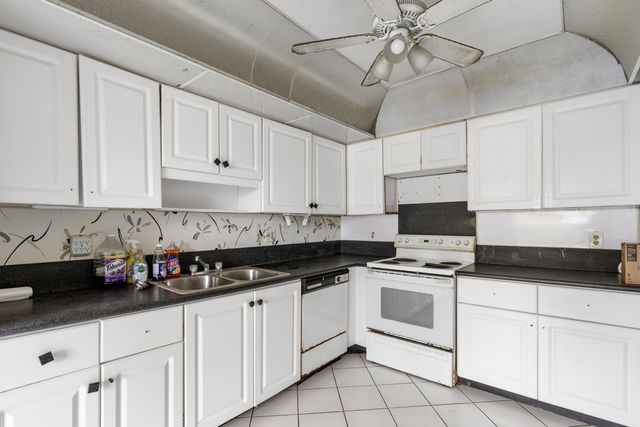 2805 SW 13th Street 37-d, Delray Beach, FL 33445