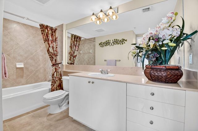 625 Casa Loma Boulevard 1002, Boynton Beach, FL 33435