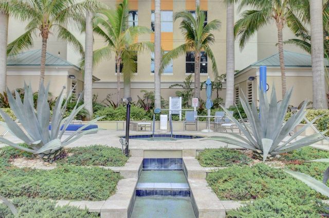 625 Casa Loma Boulevard 1002, Boynton Beach, FL 33435