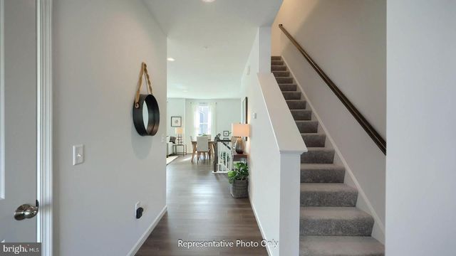 28 N CONIFER DR, Elizabethtown, PA 17022