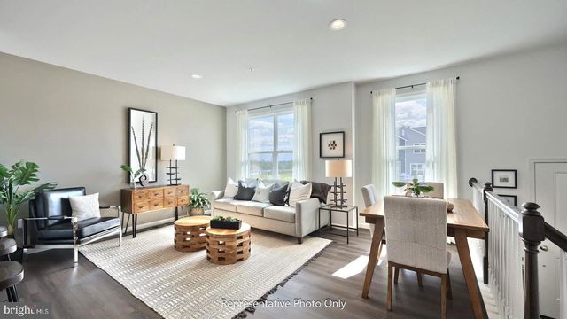 28 N CONIFER DR, Elizabethtown, PA 17022