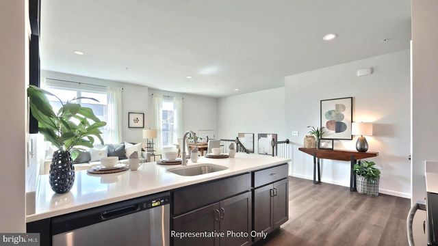 28 N CONIFER DR, Elizabethtown, PA 17022