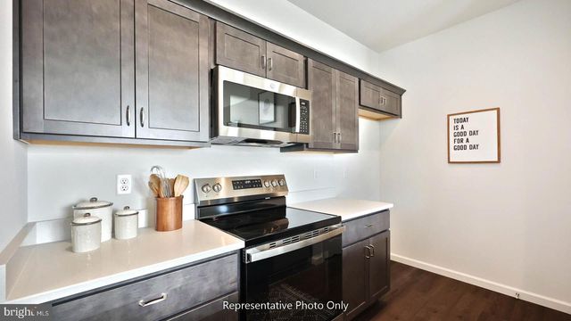 28 N CONIFER DR, Elizabethtown, PA 17022