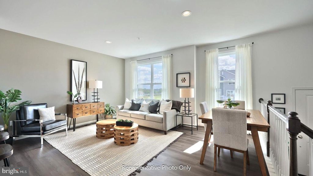 Image 4 of property listing at 28 N CONIFER DR, Elizabethtown, PA 17022