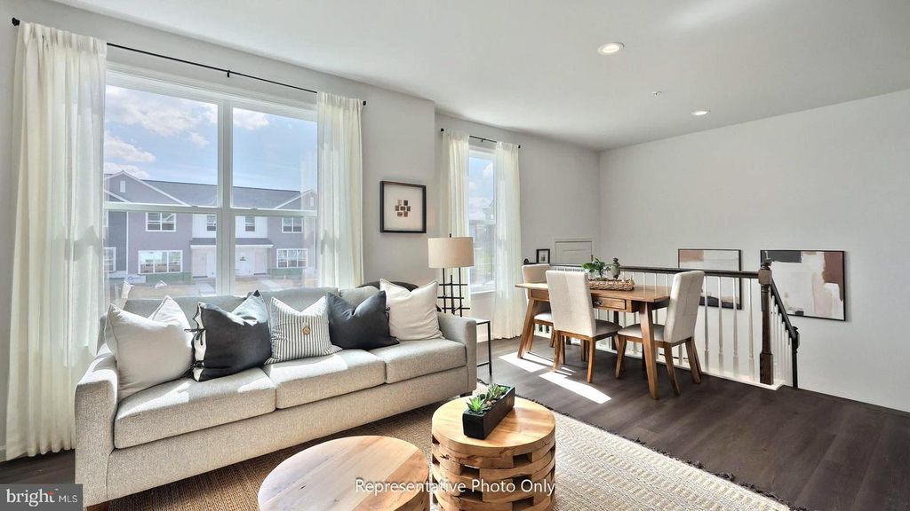 Image 5 of property listing at 28 N CONIFER DR, Elizabethtown, PA 17022