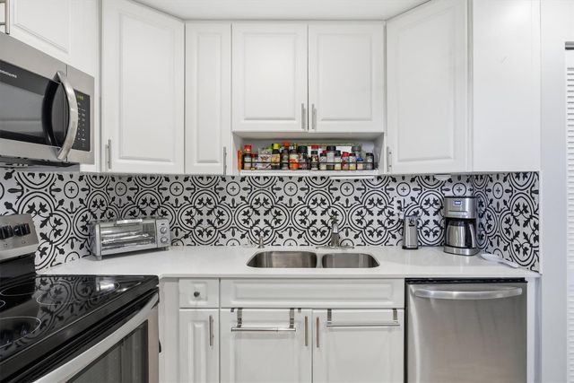 3910 Inverrary Boulevard 708-B, Lauderhill, FL 33319