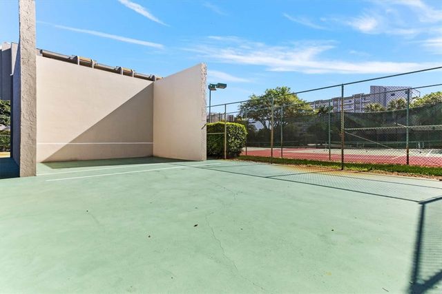 3910 Inverrary Boulevard 708-B, Lauderhill, FL 33319