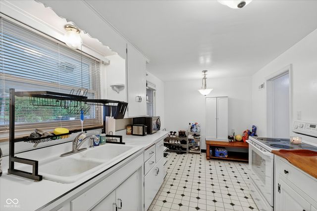 1921 E 10th Street, Anderson, IN 46012