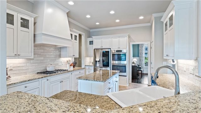 553 Kensington, Cave Springs, AR 72718