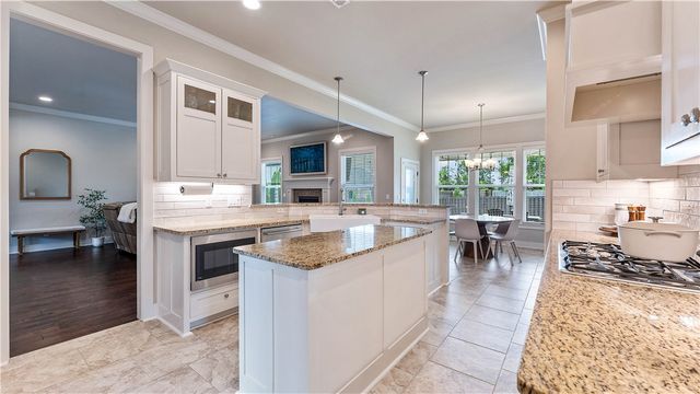 553 Kensington, Cave Springs, AR 72718