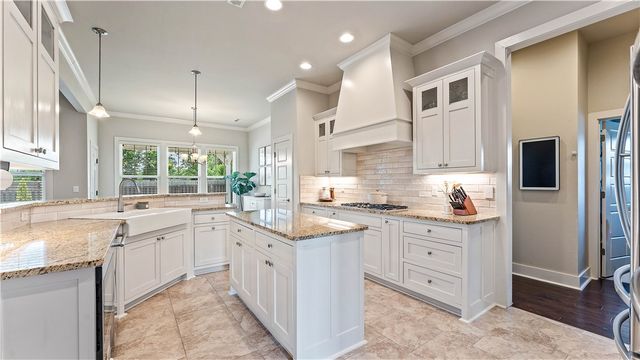 553 Kensington, Cave Springs, AR 72718