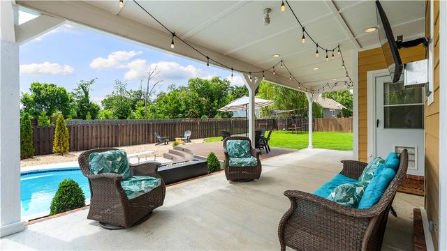 553 Kensington, Cave Springs, AR 72718