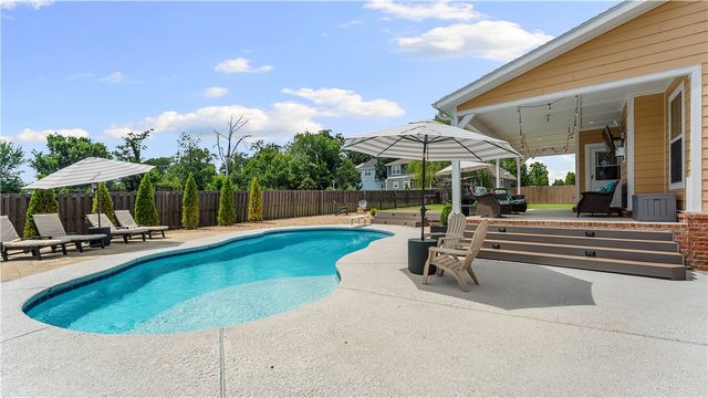 553 Kensington, Cave Springs, AR 72718