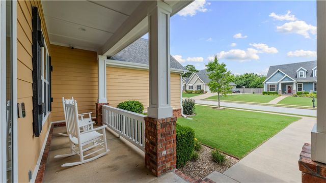 553 Kensington, Cave Springs, AR 72718
