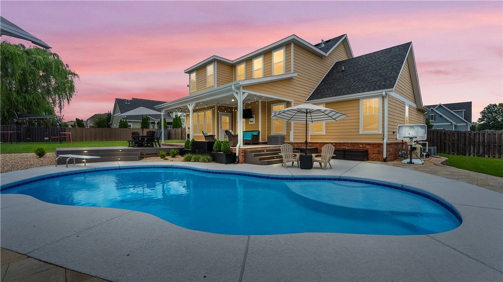 553 Kensington, Cave Springs, AR 72718