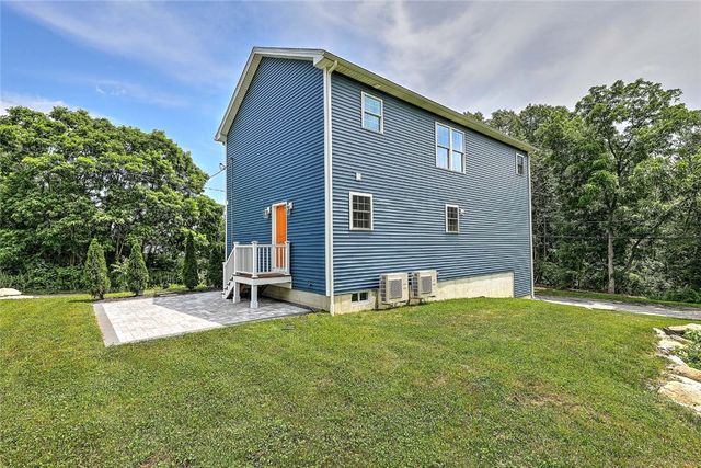 29 Graves Avenue, North Smithfield, RI 02896