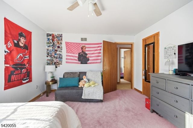 72 Hudson Dr, West Milford Twp., NJ 07480