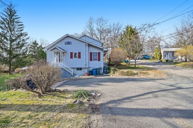 72 Hudson Dr, West Milford Twp., NJ 07480
