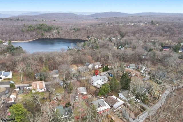 72 Hudson Dr, West Milford Twp., NJ 07480