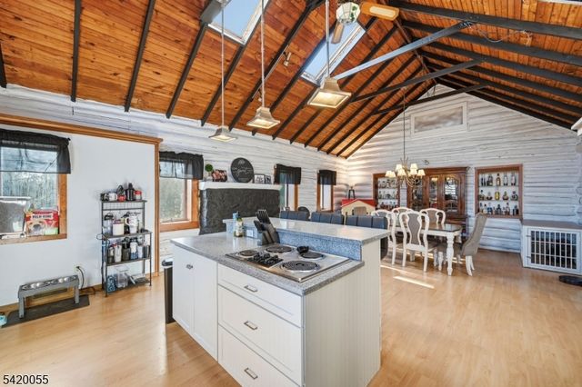 72 Hudson Dr, West Milford Twp., NJ 07480