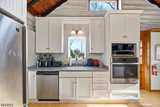 72 Hudson Dr, West Milford Twp., NJ 07480