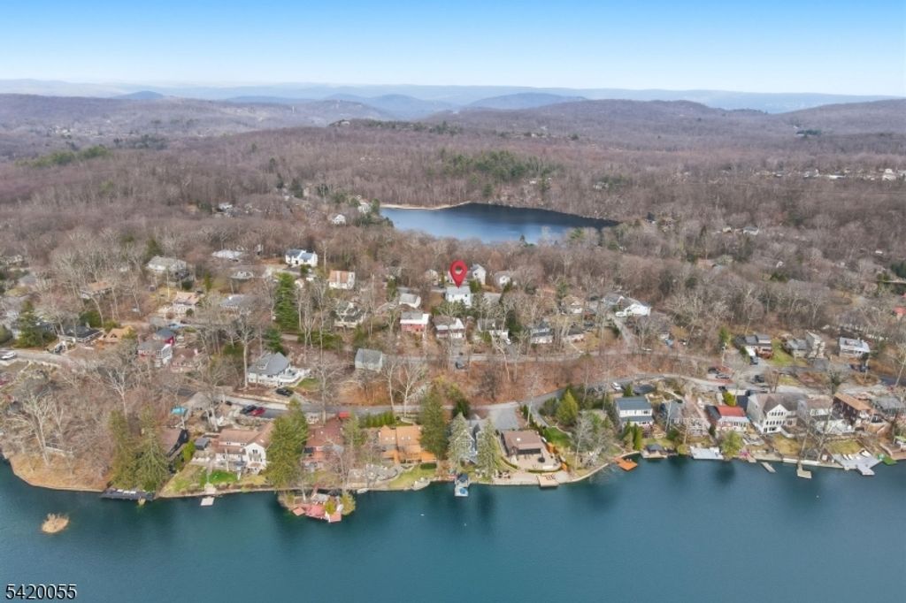 72 Hudson Dr, West Milford Twp., NJ 07480