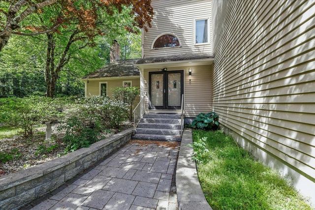 5 Cobblestone Place, Merrimack, NH 03054