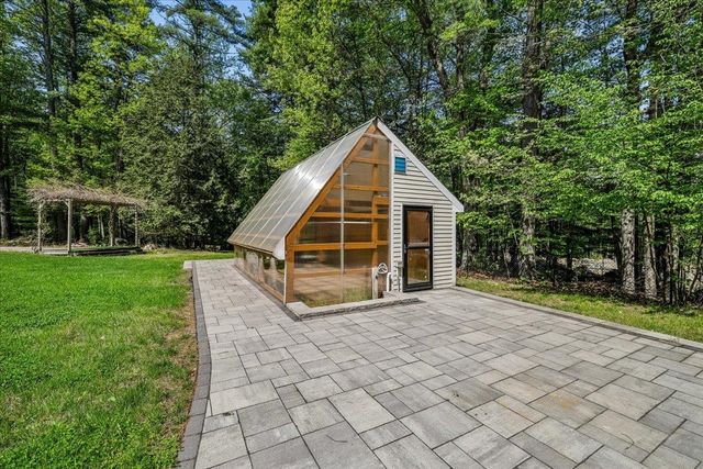 5 Cobblestone Place, Merrimack, NH 03054