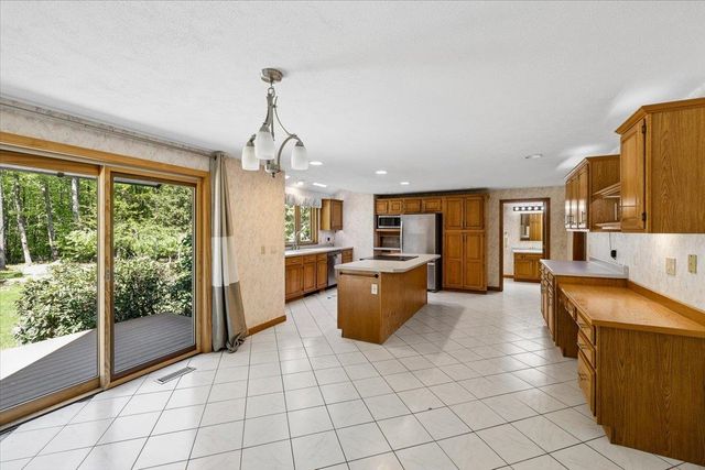 5 Cobblestone Place, Merrimack, NH 03054