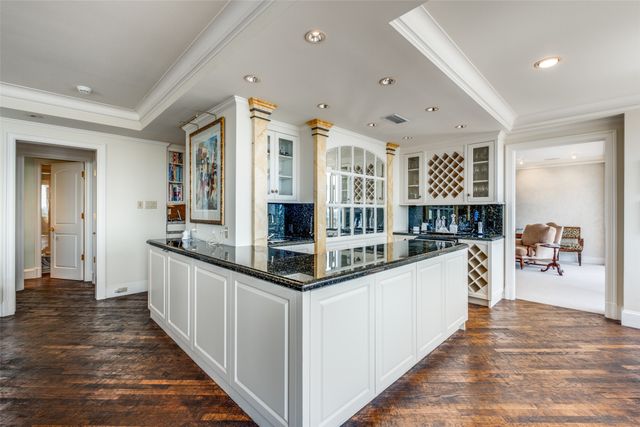 5200 Keller Springs Road 1424 & 1426, Dallas, TX 75248