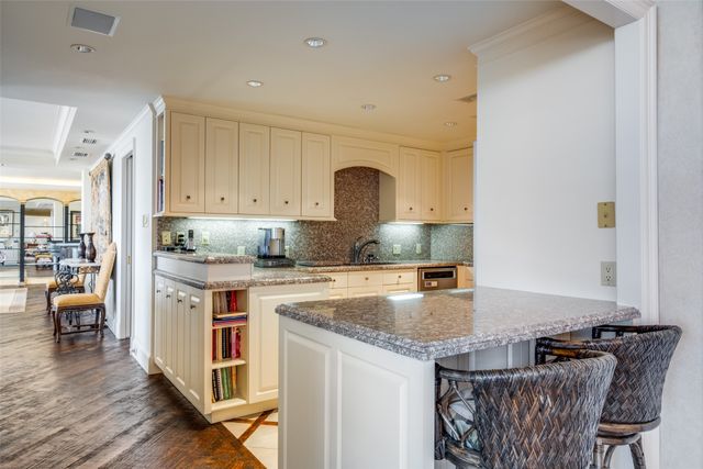 5200 Keller Springs Road 1424 & 1426, Dallas, TX 75248