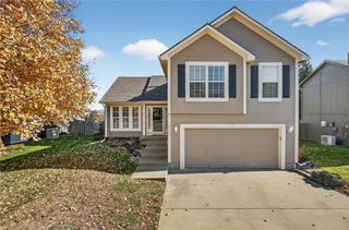 7435 N Lewis Avenue, Kansas City, MO 64158