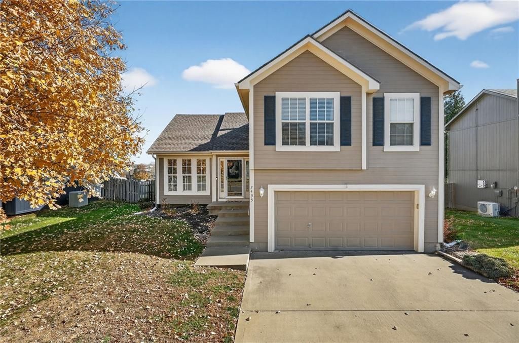 7435 N Lewis Avenue, Kansas City, MO 64158