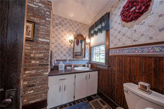 451 Walnut St, Blawnox, PA 15238