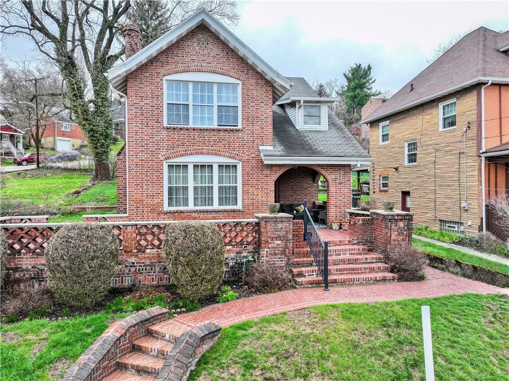 451 Walnut St, Blawnox, PA 15238