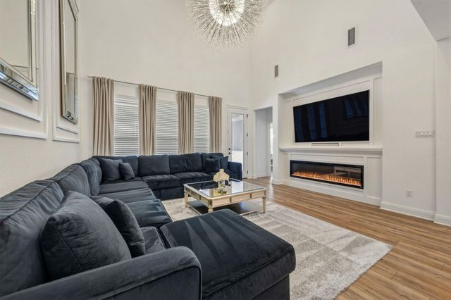 209 Turnbuckle BND, Leander, TX 78641