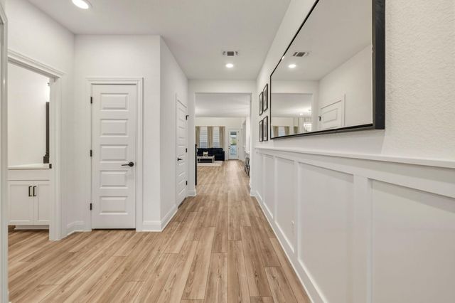 209 Turnbuckle BND, Leander, TX 78641