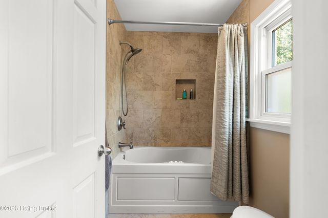 7214 Blazier Ct, Louisville, KY 40228